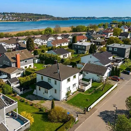 Apartman Sentrumnaer Leilighet Med Uteplass Og Parkering Tønsberg